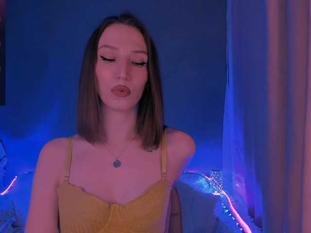 ellaamber's BongaCams show and profile
