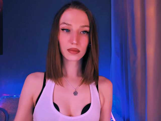 ellaamber's BongaCams show and profile