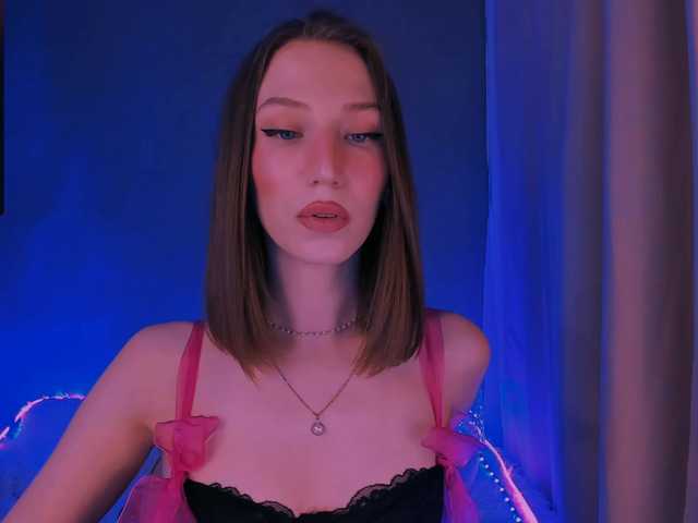 ellaamber's BongaCams show and profile