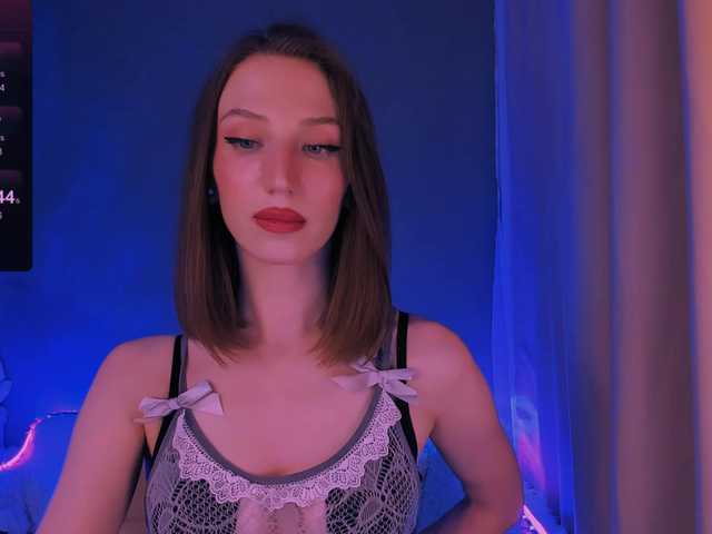 ellaamber's BongaCams show and profile