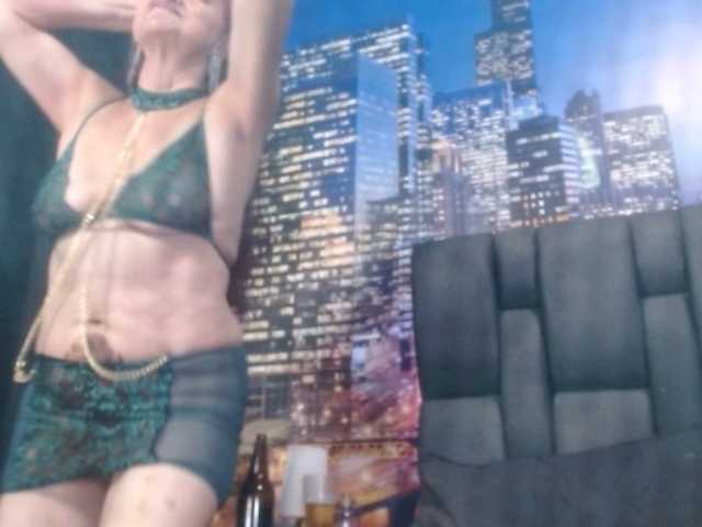 Lucy-mature webcam