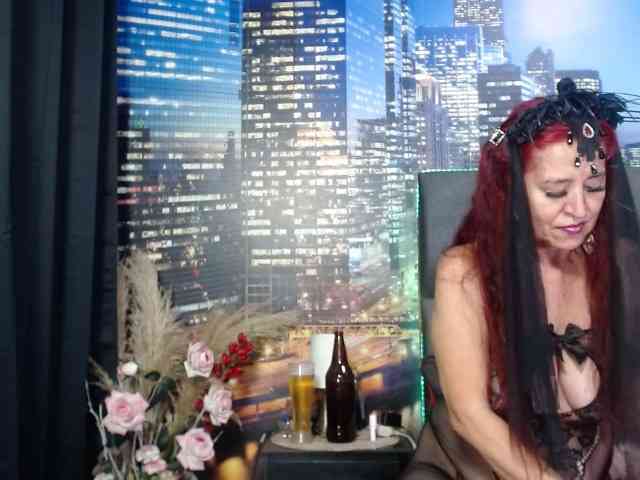 Lucy-mature webcam