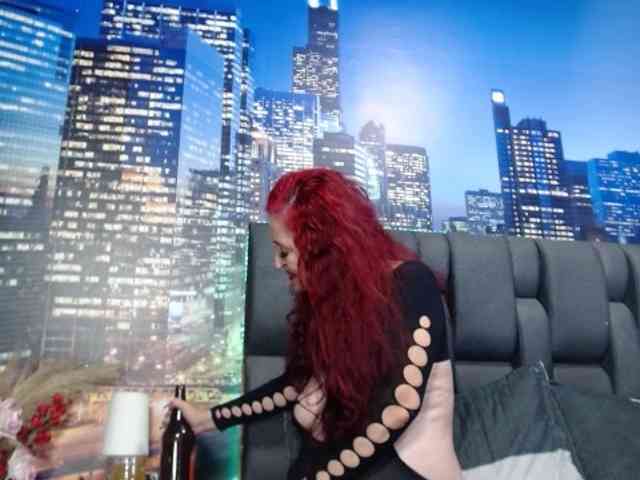 Lucy-mature webcam