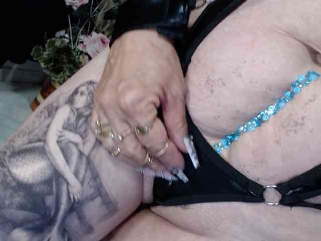 Lucy-mature webcam