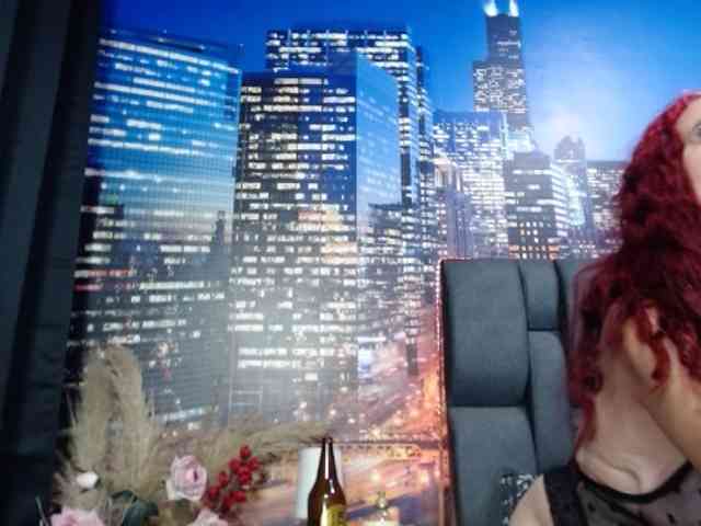 Lucy-mature webcam