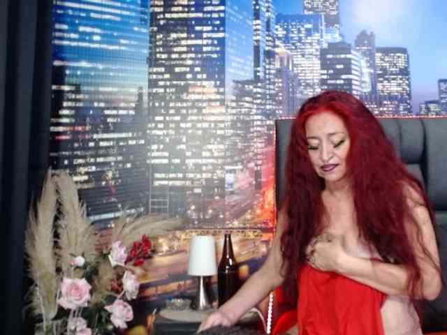 Lucy-mature's webcam live show
