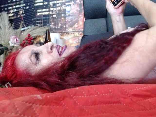 Lucy-mature webcam