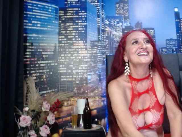 Lucy-mature webcam