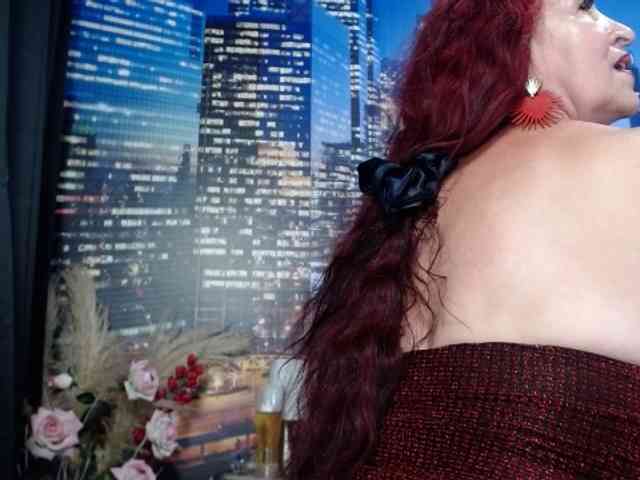 Lucy-mature webcam
