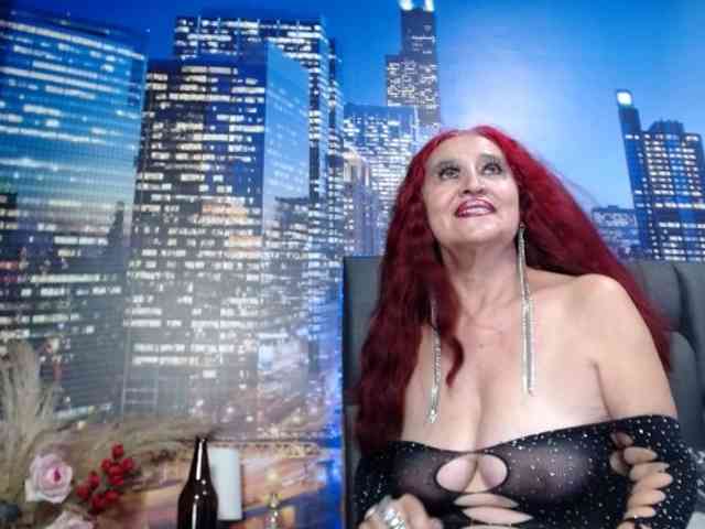 Lucy-mature webcam