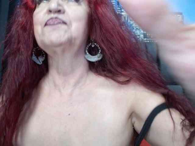 Lucy-mature webcam