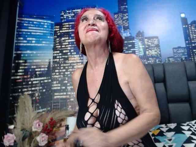 Lucy-mature webcam