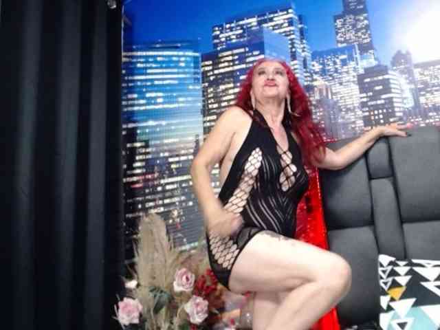 Lucy-mature webcam