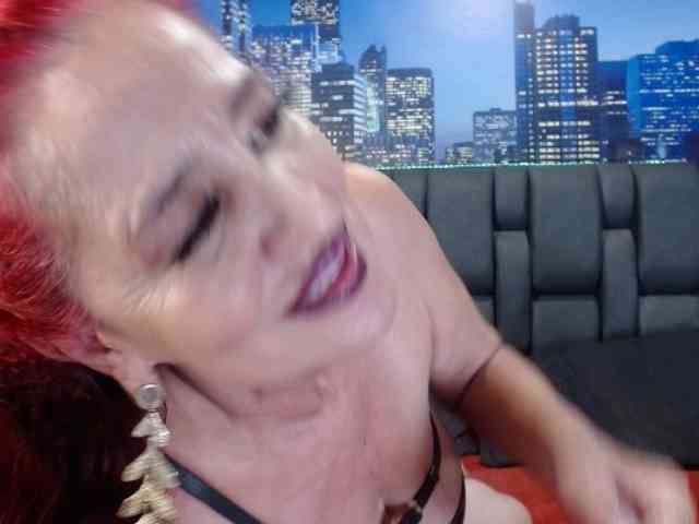 Lucy-mature webcam