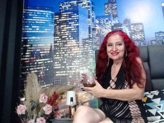 Lucy-mature webcam