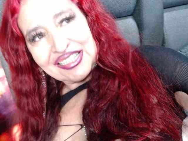 Lucy-mature webcam