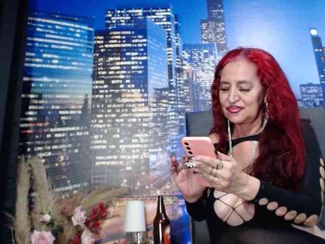 Lucy-mature webcam