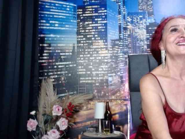 Lucy-mature webcam