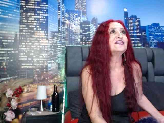 Lucy-mature webcam