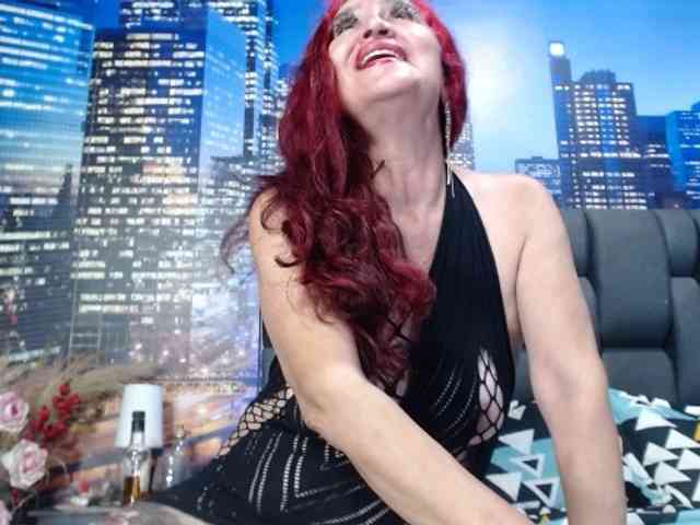 Lucy-mature webcam