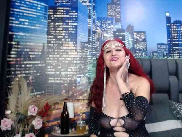 Lucy-mature webcam