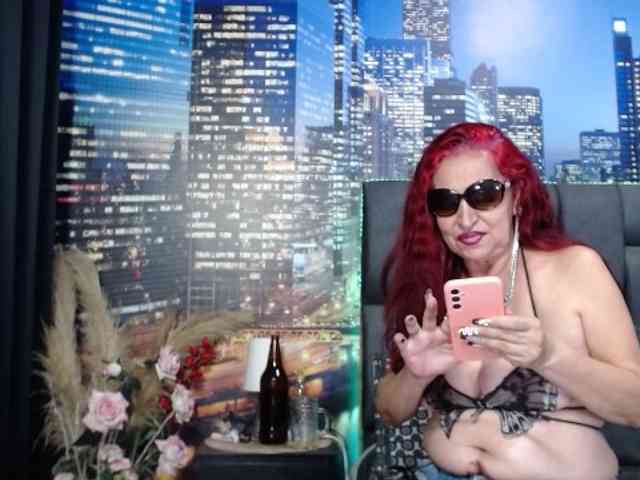 Lucy-mature webcam