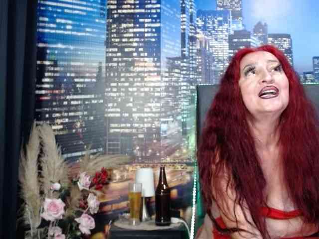 Lucy-mature webcam