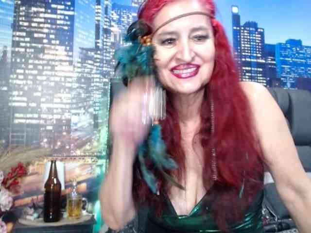 Lucy-mature webcam