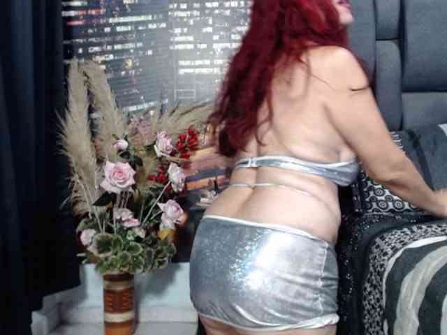 Lucy-mature webcam