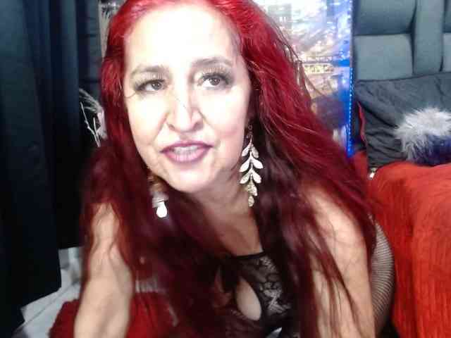 Lucy-mature webcam