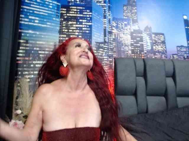 Lucy-mature webcam