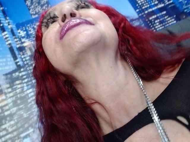 Lucy-mature webcam
