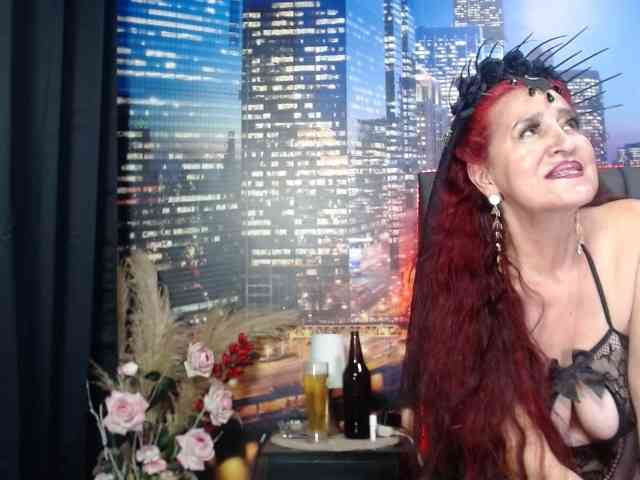 Lucy-mature webcam