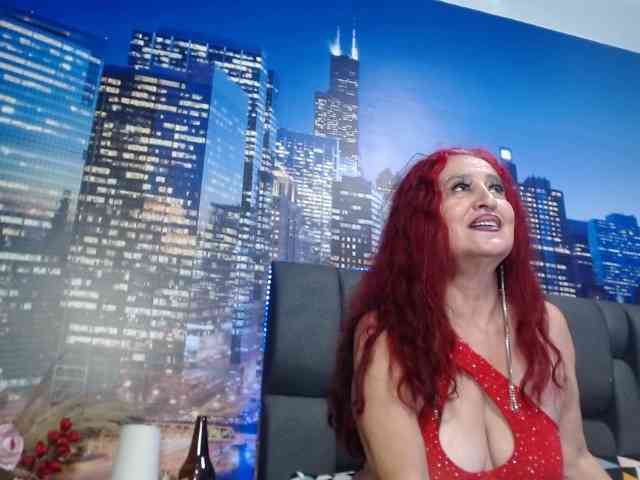 Lucy-mature webcam