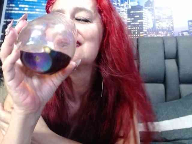 Lucy-mature webcam