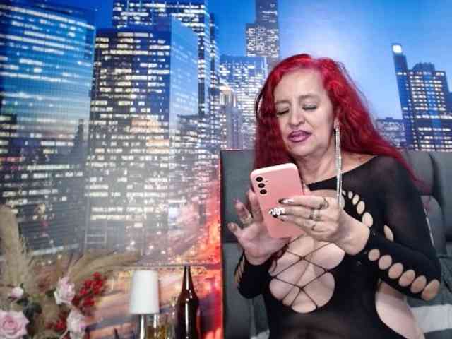 Lucy-mature webcam