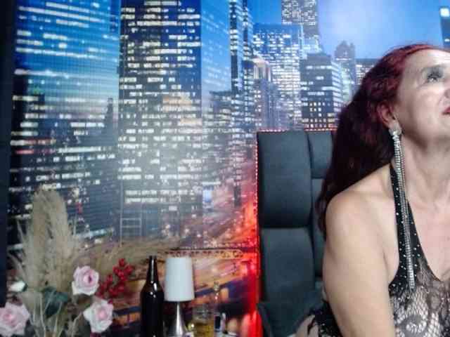 Lucy-mature webcam
