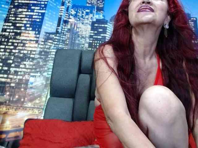 Lucy-mature webcam