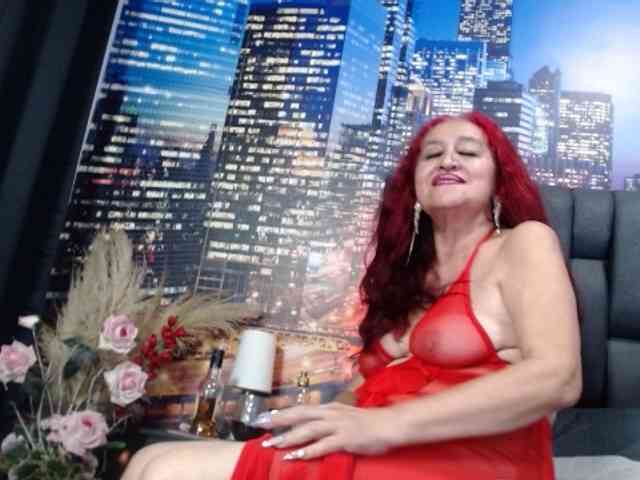 Lucy-mature webcam