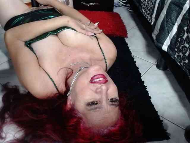 Lucy-mature webcam
