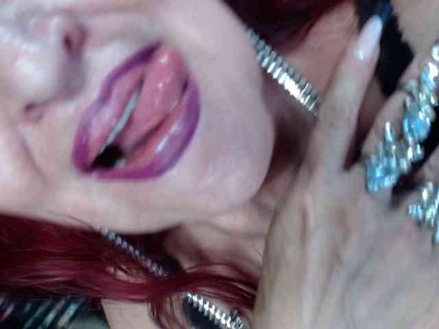 Lucy-mature webcam