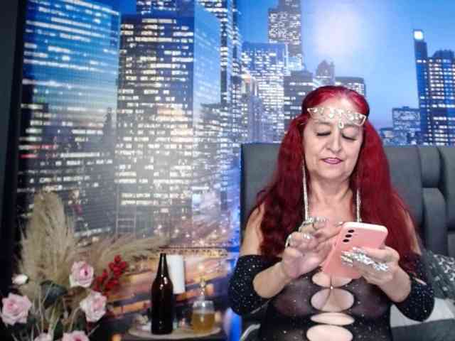 Lucy-mature webcam