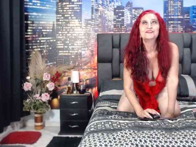 Lucy-mature webcam