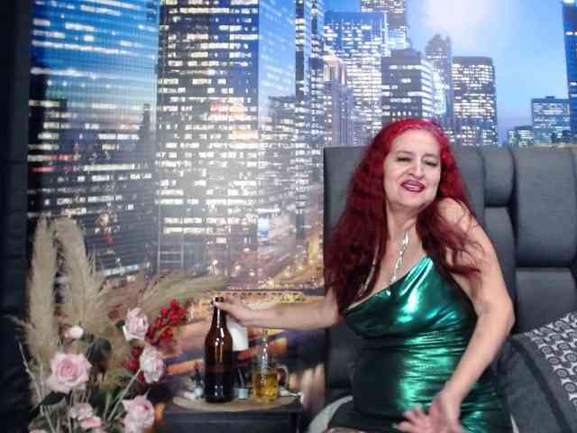 Lucy-mature webcam