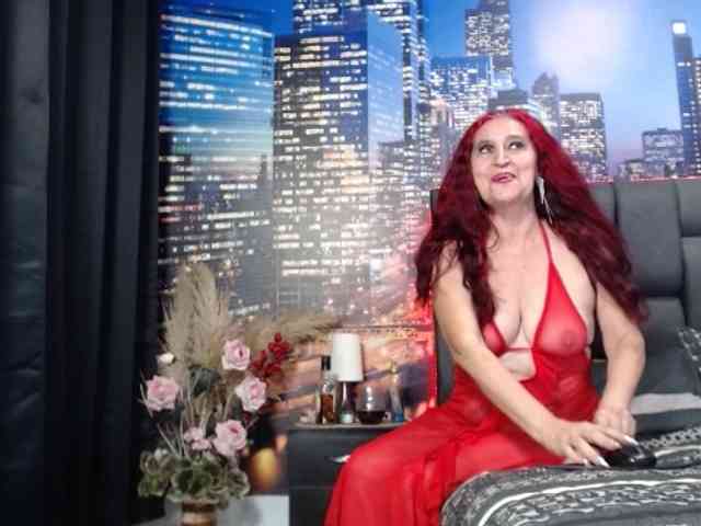 Lucy-mature webcam