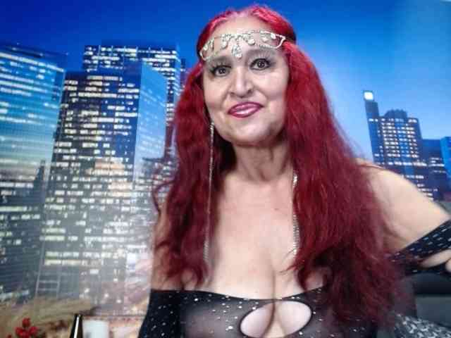 Lucy-mature webcam