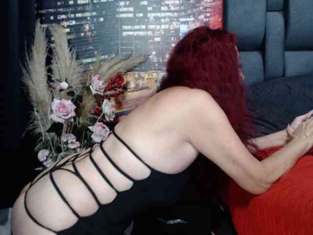 Lucy-mature webcam