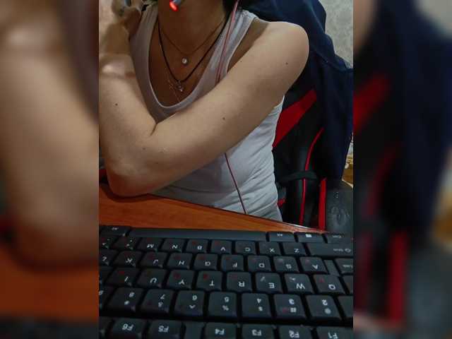 Olik-Pisa's BongaCams show and profile