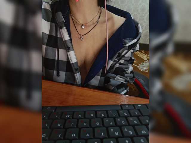 Olik-Pisa's BongaCams show and profile