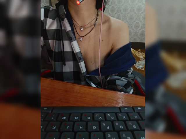 Olik-Pisa's BongaCams show and profile